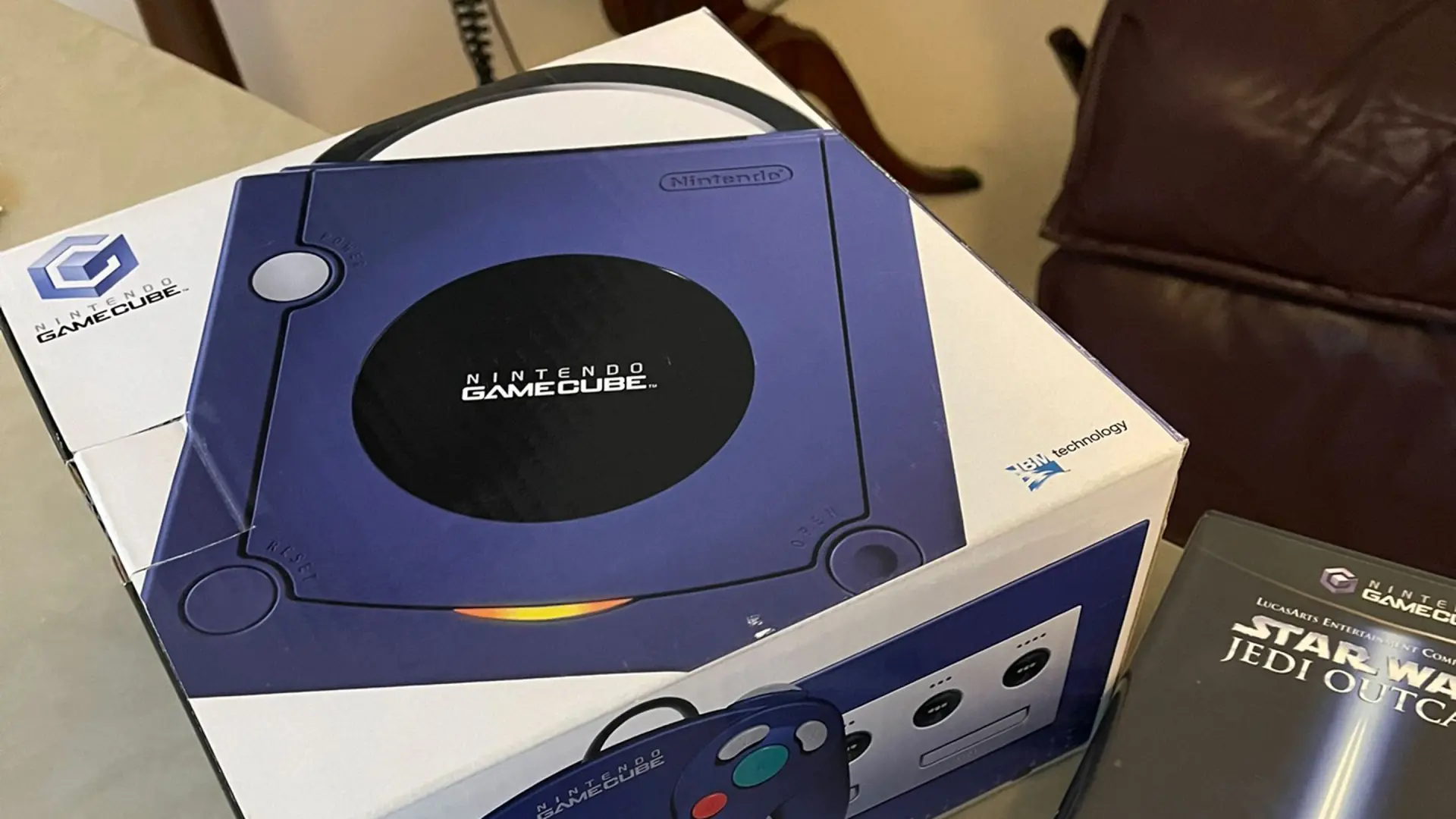 
         Hoy cumple 25 años Nintendo GameCube, la icónica serie cúbica que supuso el nacimiento de Luigi's Mansion, Super Monkey Ball y su icónico mando 
    