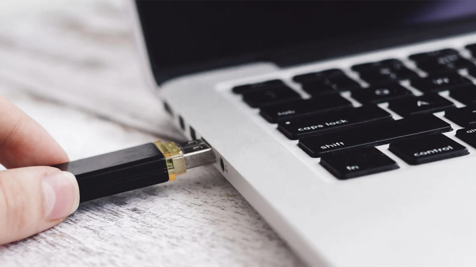Horacio Usb El inventor del USB finalmente pide perdón... ¿por qué?