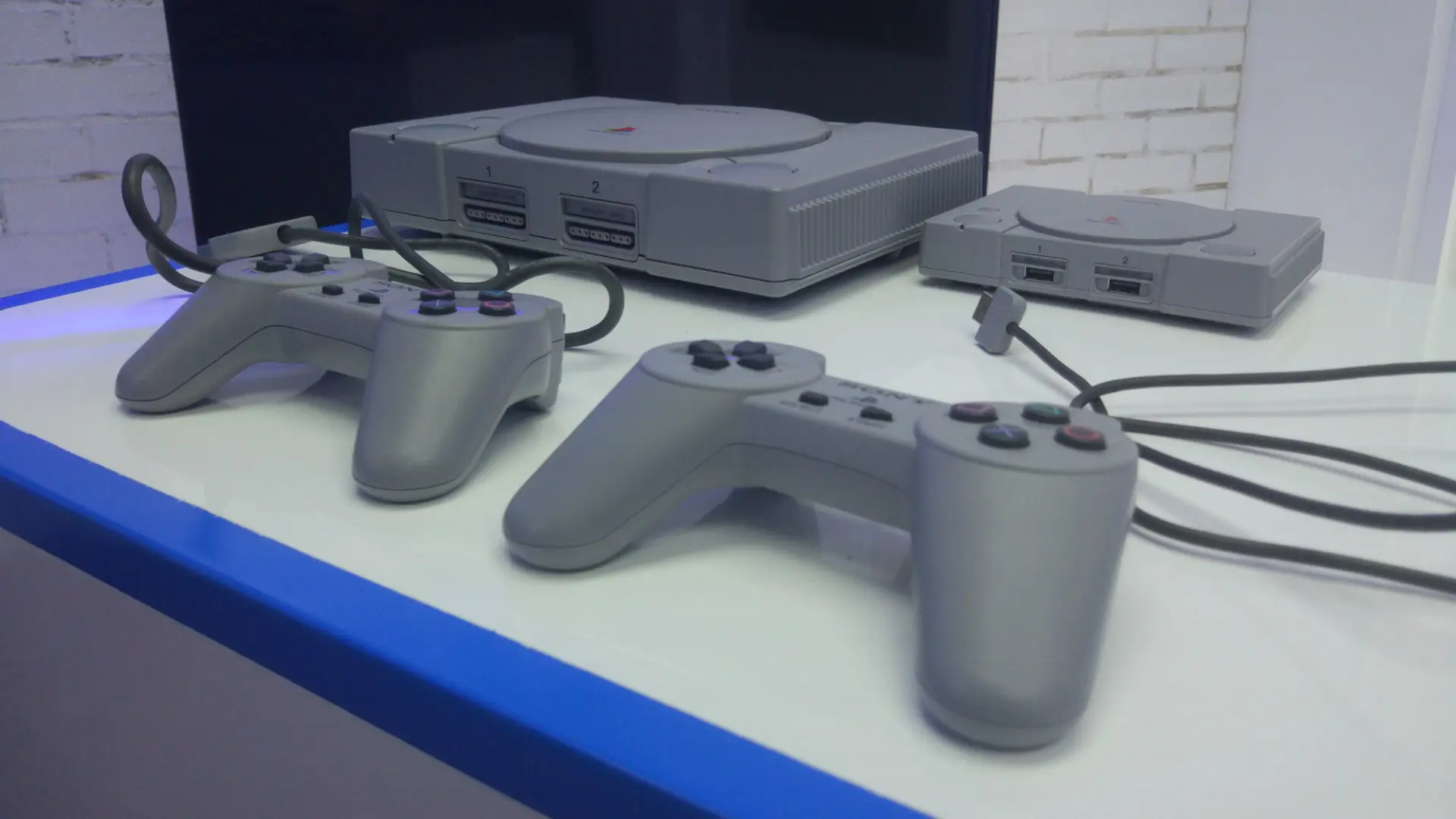 Análisis y unboxing de PlayStation Classic Mini con 20 juegos de PSX