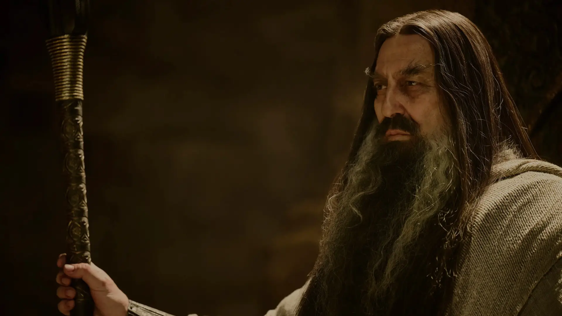 Los anillos de poder profundizará en el enigmático Mago Oscuro de Ciarán Hinds: "Es algo que descubriréis"