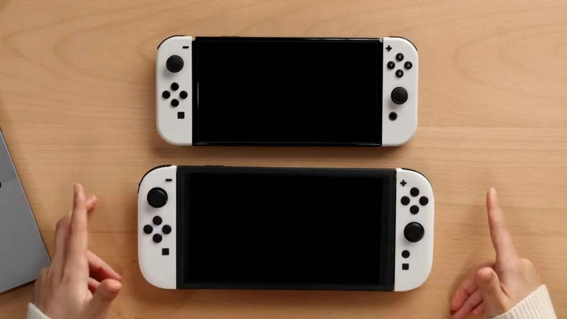 Comparan la maqueta de Nintendo Switch 2 de un fabricante de accesorios ...