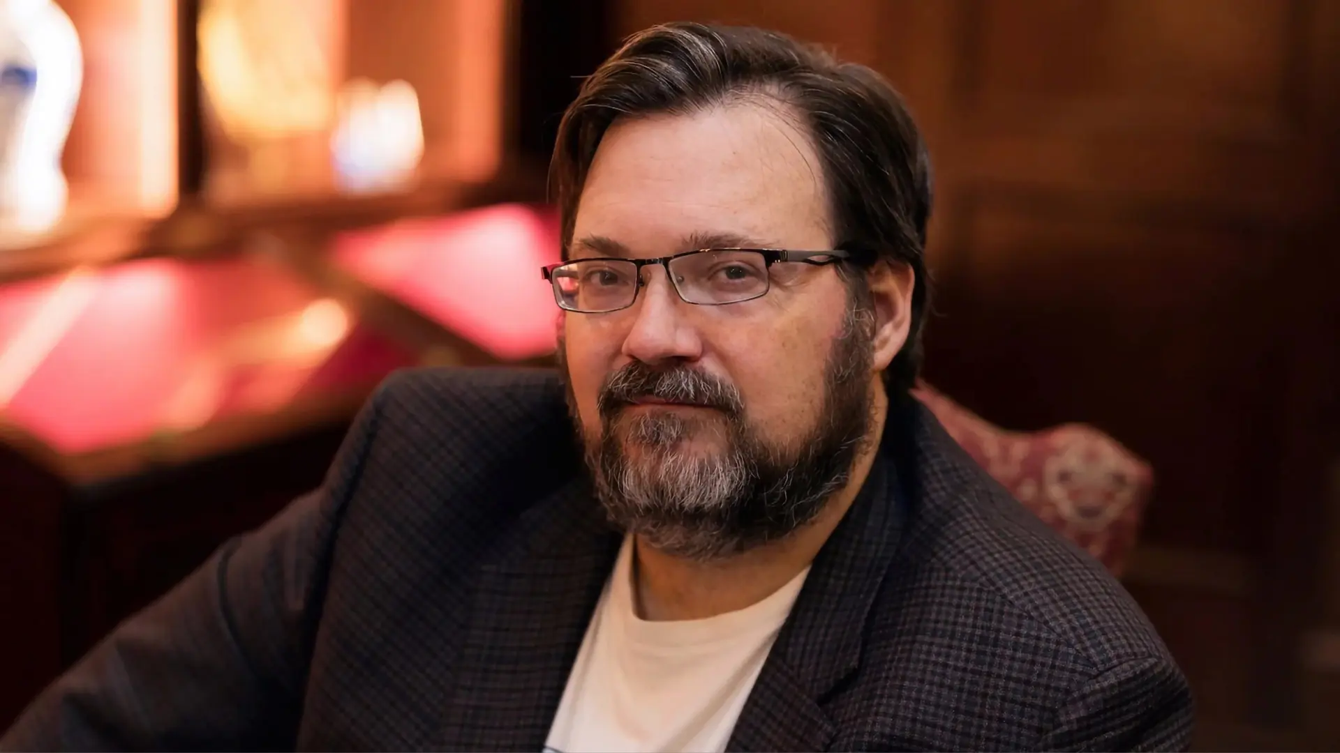 Brandon Sanderson trae novedades de la película de Nacidos de la bruma: cameo, spin-off y malas noticias para la fecha de estreno