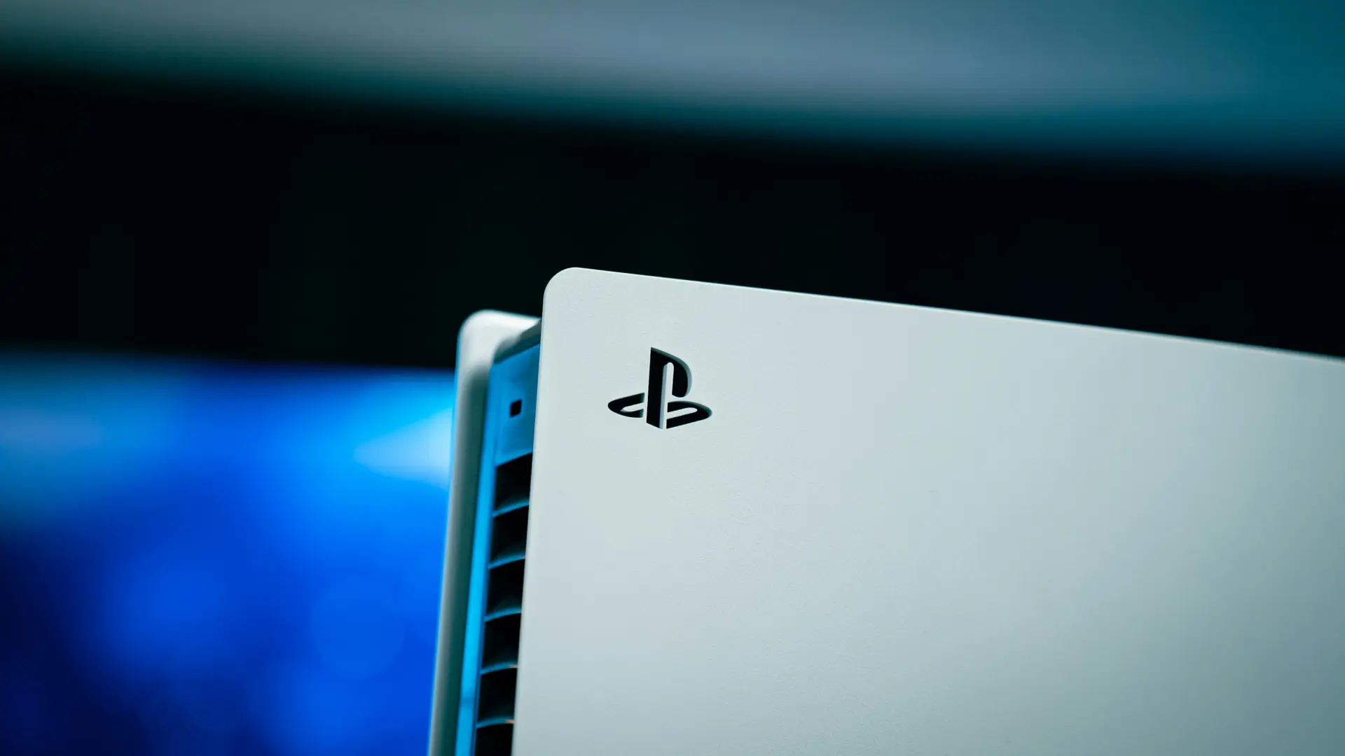 
         PS5 llega a los 95,3 millones de consolas vendidas, con 1,6 millones durante el último trimestre, 82% de ventas digitales y se menciona la fuerte inversión en la próxima generación de hardware 
    