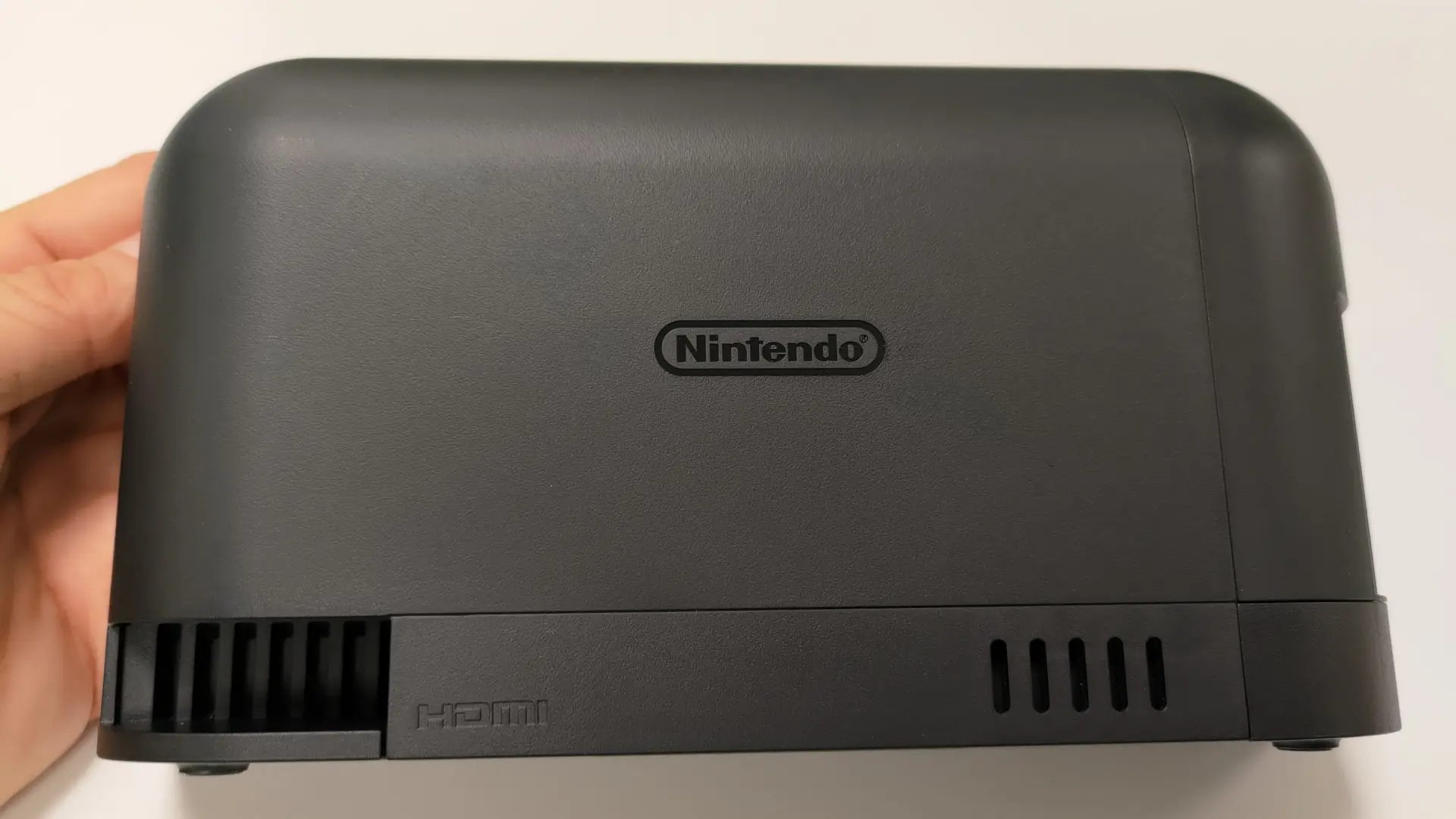 
         Nintendo registra una patente sobre un dock que funciona con Switch y Switch 2, se adapta a cada consola y ofrece todas sus características 
    