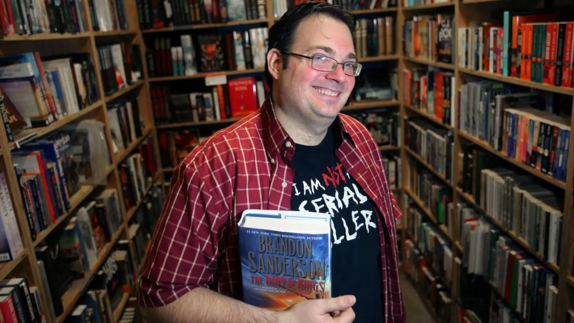 El universo de Brandon Sanderson sigue creciendo antes de llegar a Apple TV: su próxima gran apuesta no será una serie ni una película