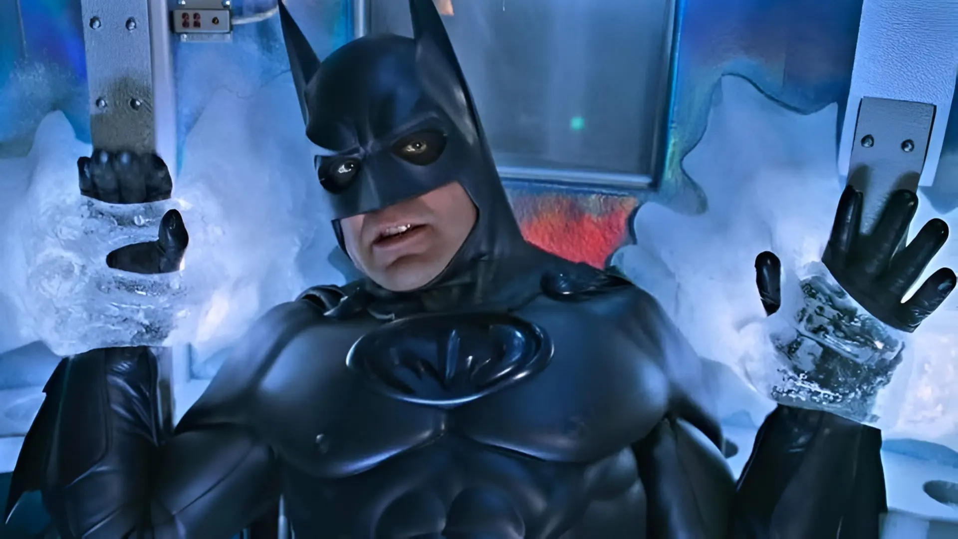 George Clooney defiende el elemento más polémico del battraje de Batman ...