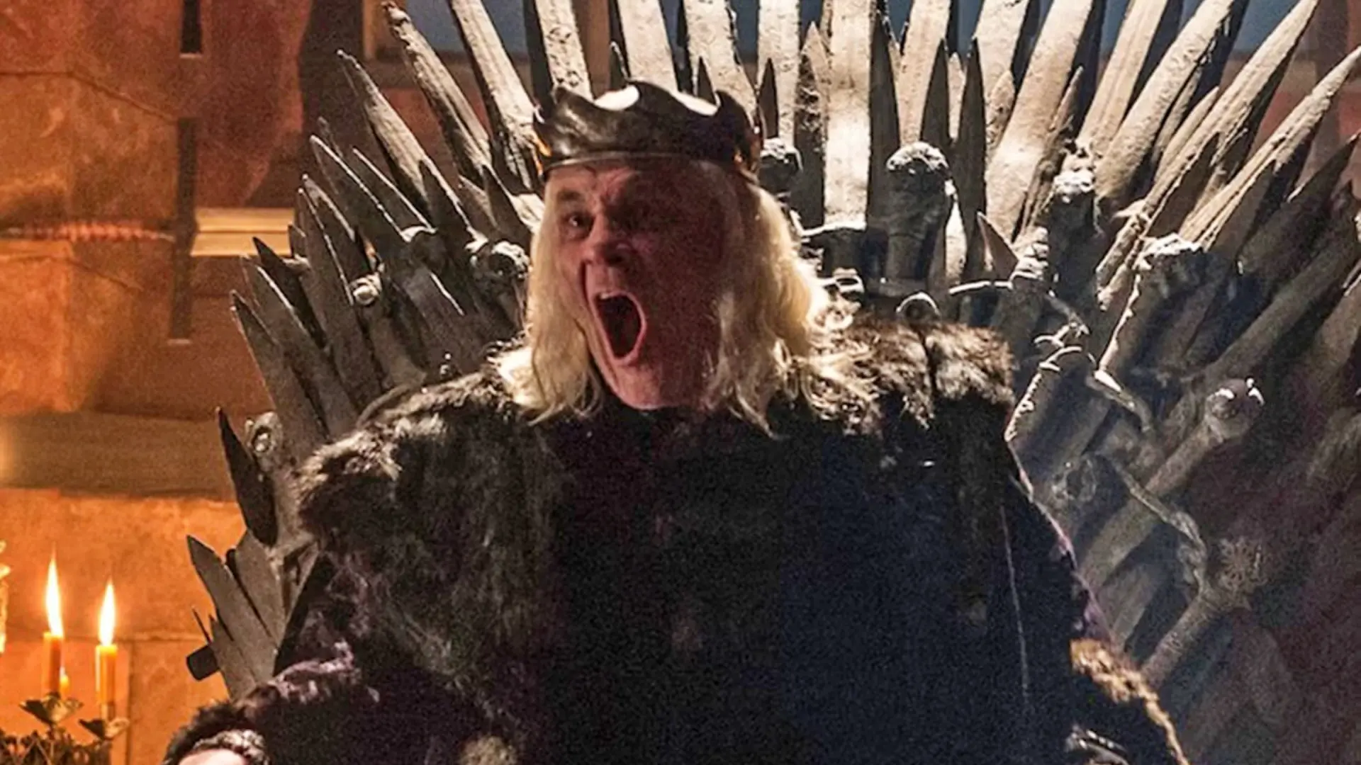 
         George R. R. Martin comparte el póster de la precuela de Juego de tronos sobre el Rey Loco 
    