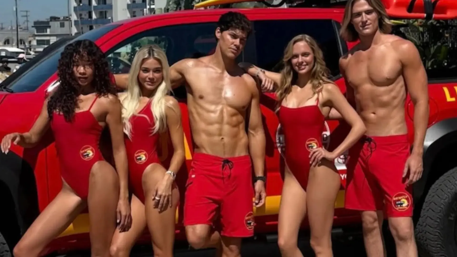 
         Los vigilantes de la playa ofrece un vistazo a su revival que no está gustando nada a los fans por contar con influencers 
    