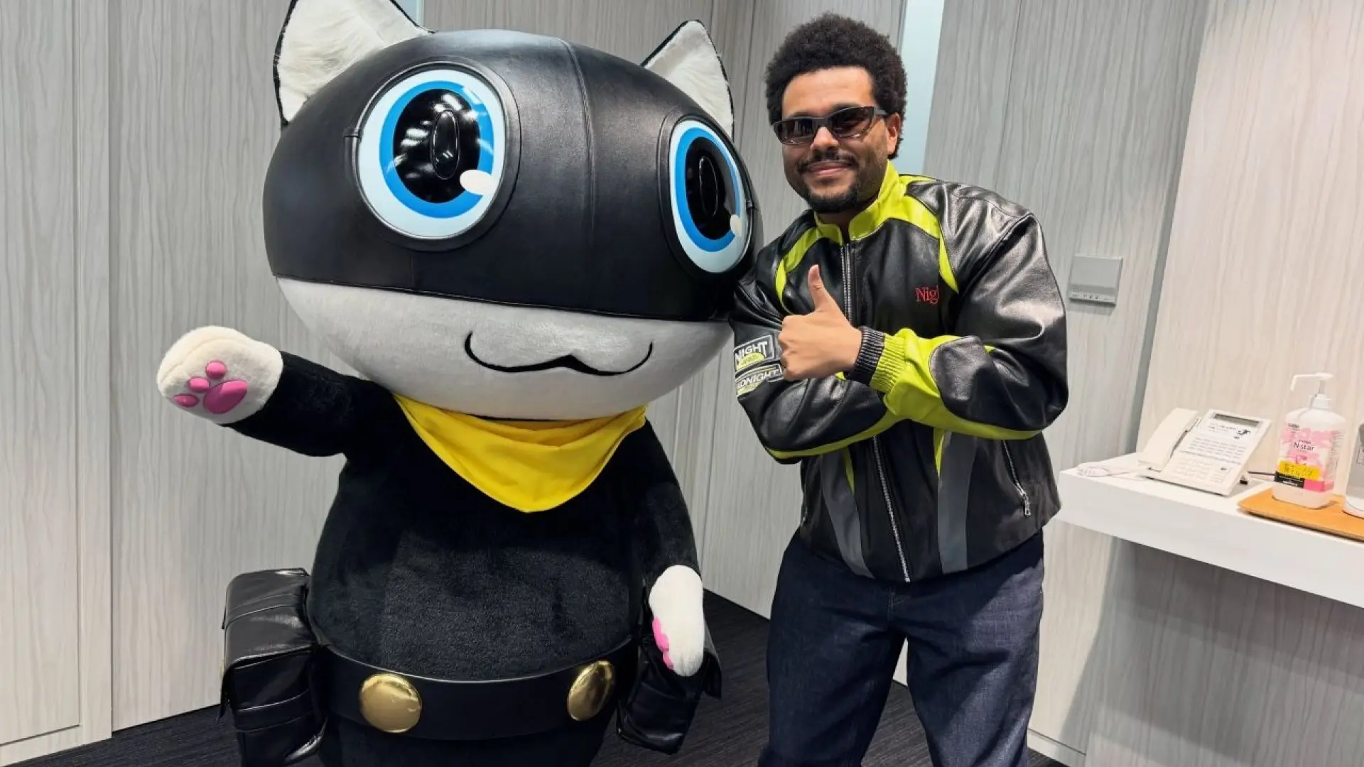 The Weeknd juega Persona 4 Revival