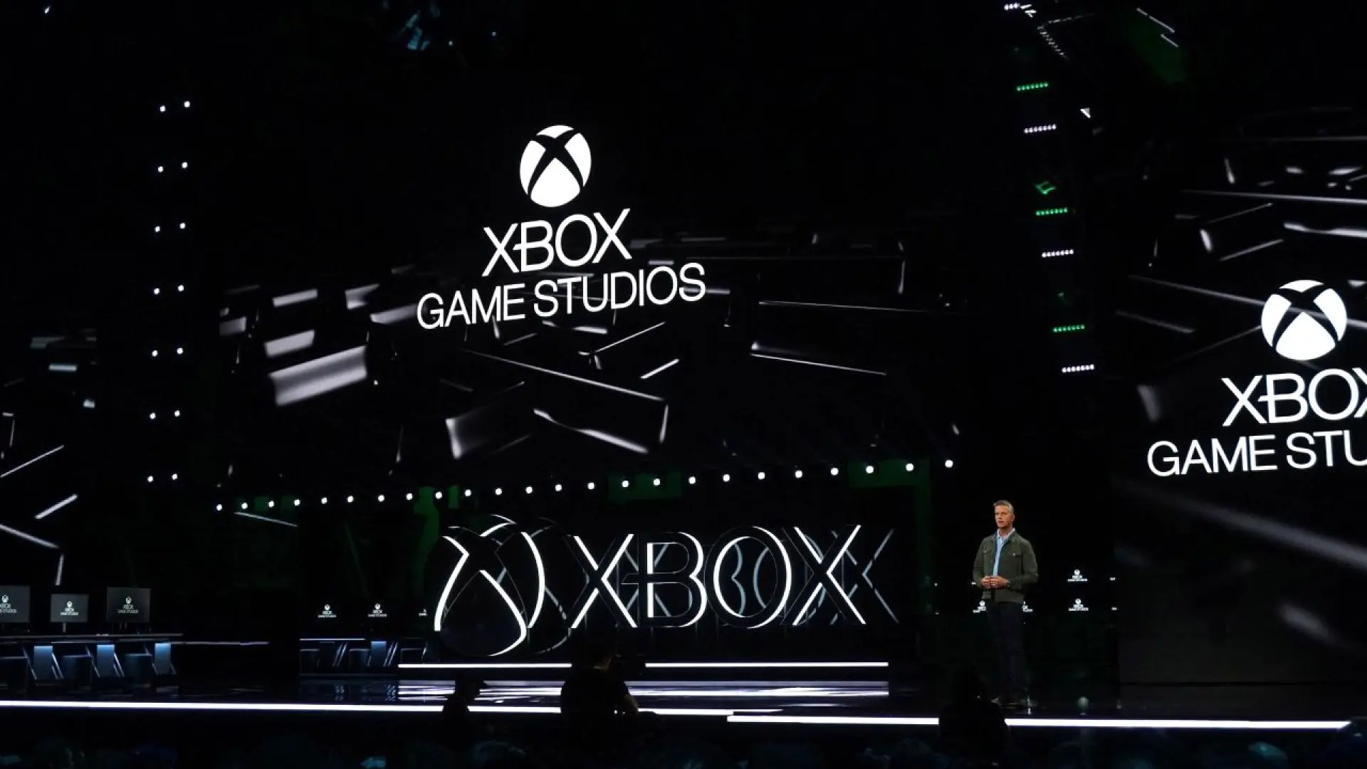 
         El plan de Xbox pasaría por mantener algunos estudios hasta que terminen sus juegos, en caso de que no encuentren comprador o no puedan escindirlos, según un nuevo reporte 
    