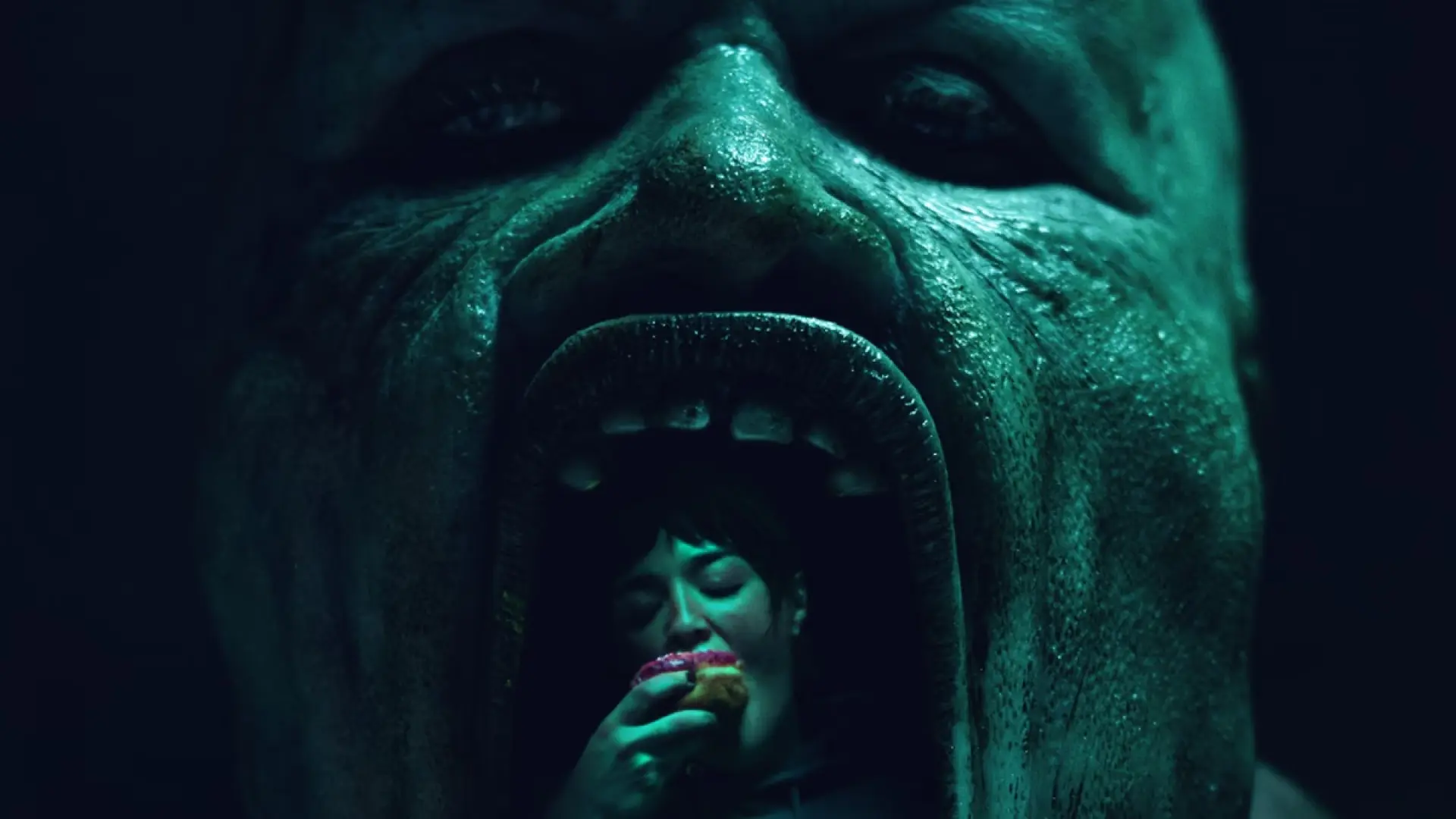 Crítica de Insaciable, la película de terror y body horror que te quitará las ganas de comer