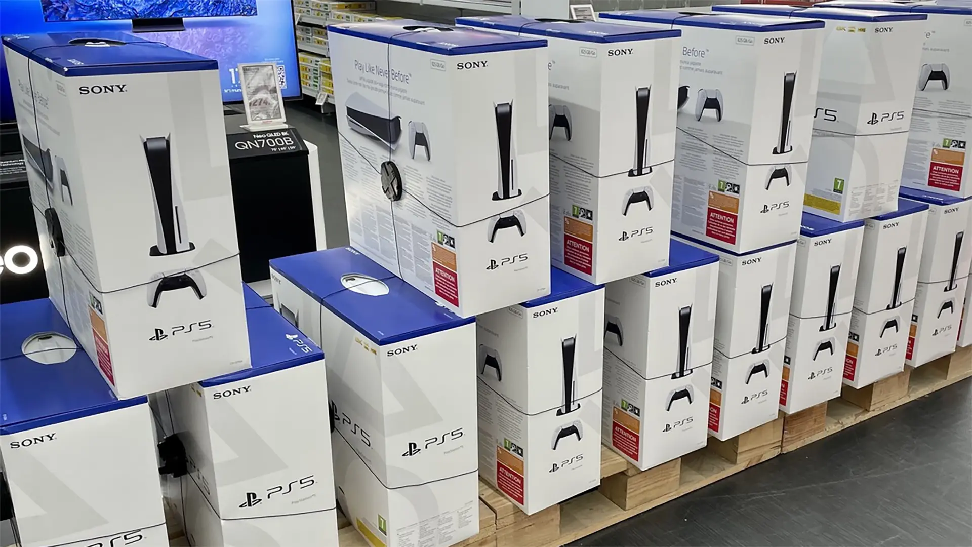 
         Sony ha asegurado suficiente RAM como para no tener que volver a subir el precio de PS5 "por ahora", aunque como mucho abarcaría hasta marzo de 2027 
    