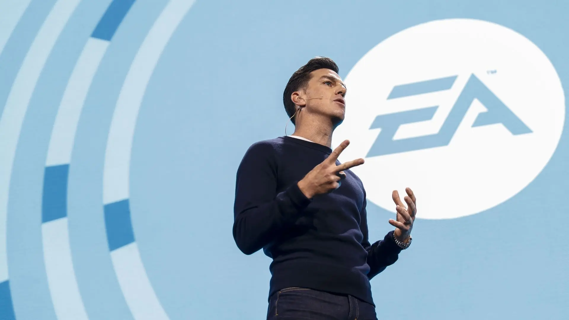 
         Electronic Arts ya es propiedad del el fondo de inversión saudí, y su CEO, Andrew Wilson, habla del futuro: "aceleraremos la innovación y crearemos la próxima generación de videojuegos y experiencias" 
    