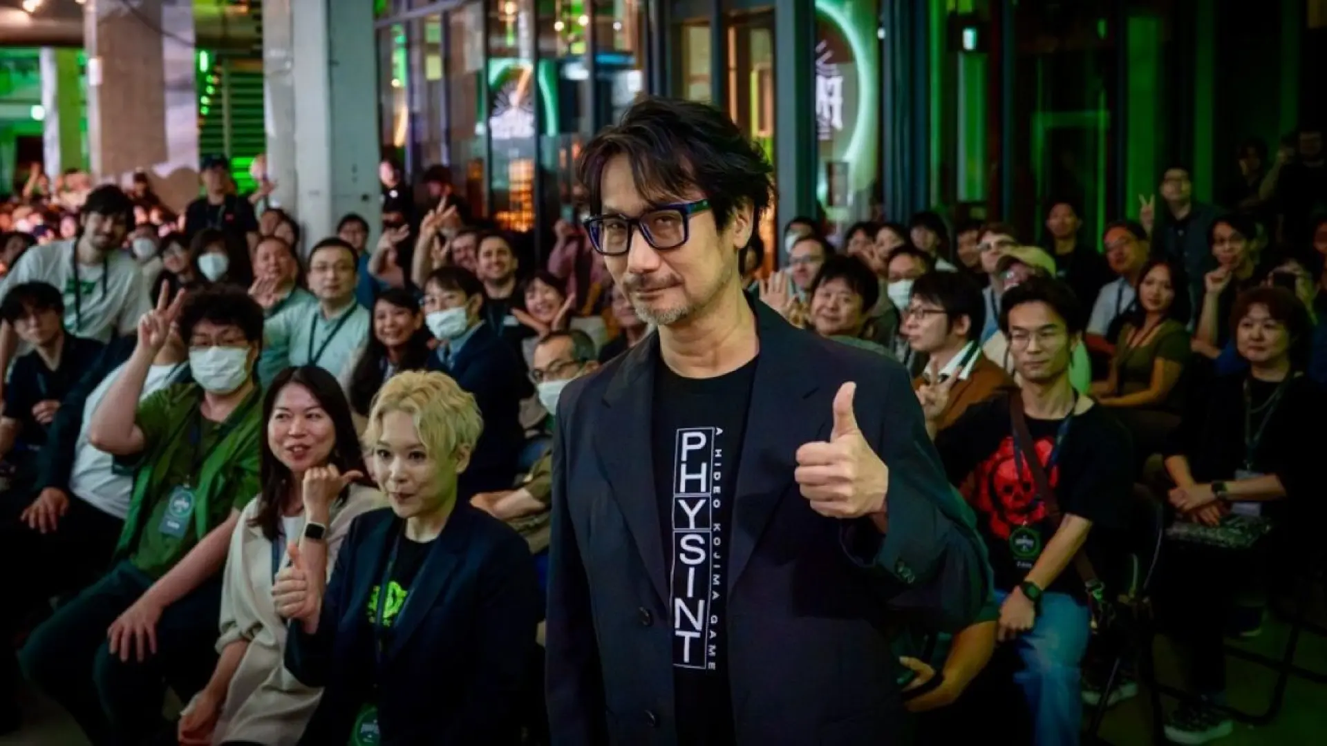 Hideo Kojima aparece por sorpresa en el Xbox FanFest de Tokio y se lleva una enorme ovación del público tras mostrar OD y Physint