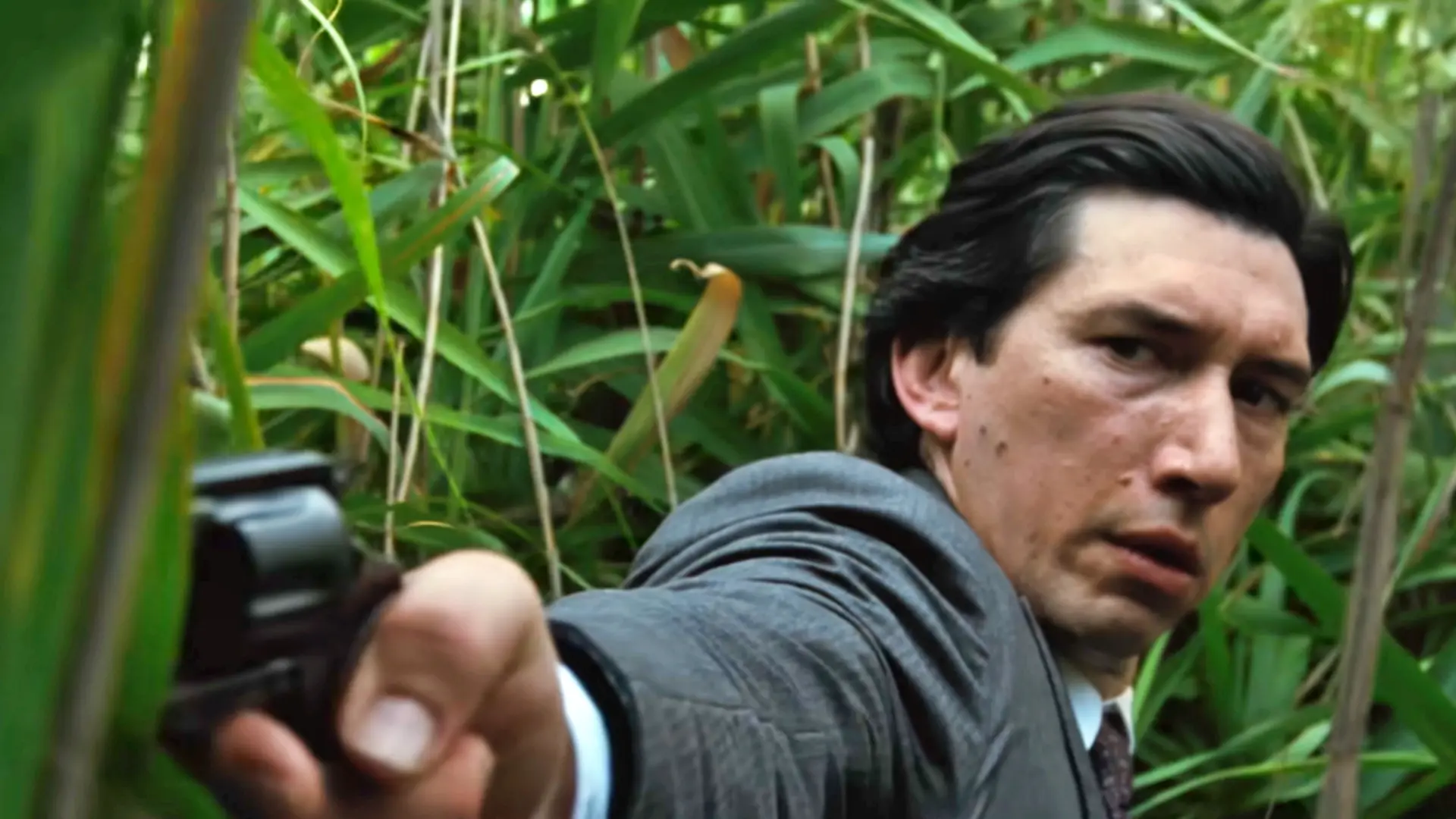 Adam Driver, Scarlett Johansson y Miles Teller se adentran en el inframundo criminal en el tráiler de Paper Tiger