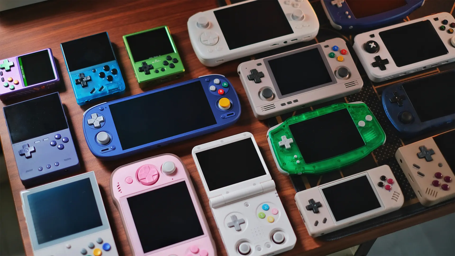 
         Las consolas retro con lotes de juegos no licenciados están en el punto de mira de las autoridades gubernamentales 
    