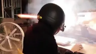 Este ingeniero chino ha creado un PC que recrea los horrores de la guerra en tiempo real
