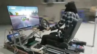 Este simulador de conducción es más peligroso que divertido, y para muestra un vídeo