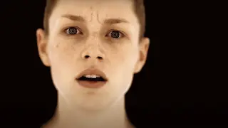 Hunter Schafer en el teaser de OD