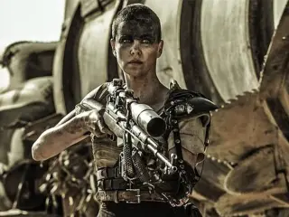 Charlize Theron cautivó a los amantes del motor y la acción en 'Mad Max: Fury Road'.