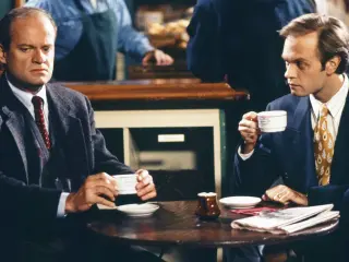 Kelsey Grammer como Frasier Crane y David Hyde Pierce como Niles Crane en Frasier