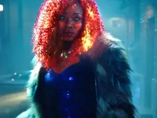 Anna Diop como Starfire en Titans