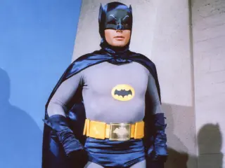 Adam West como Batman