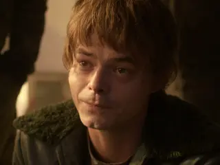 Charlie Heaton como Jonathan Byers en Stranger Things T5