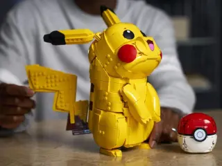 Pikachu con la Poké Ball es el primero de los tres sets de LEGO Pokémon que ya se pueden reservar
