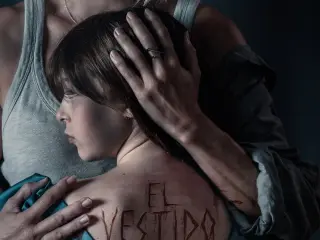 Una mujer y su hija se mudan a una casa nueva en las afueras para intentar empezar de cero, pero lo que empieza como una segunda oportunidad desembocará en una sucesión de eventos extraños.