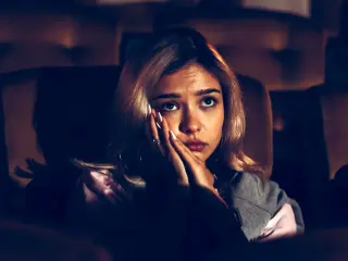 Mujer triste en el cine