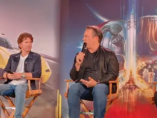 Todd Howard con Phil Spencer en un evento previo al lanzamiento de Starfield