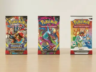 Pokémon: Colección Ilustración Primer Compañero de JCC Pokémon