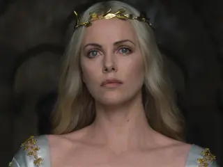 Blancanieves y la leyenda del cazador (2012) - Reina Ravenna (Charlize Theron)