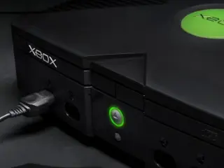 La Xbox original sí tiene un puerto USB, pero está camuflado en la placa base, como ha descubierto este modder