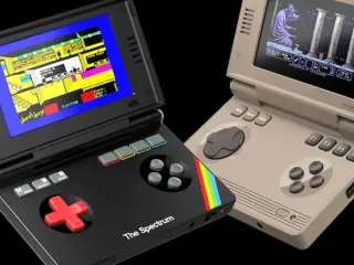 Evercade y HyperMegaTech! presentan las nuevas portátiles tipo concha de Commodore 64 y ZX Spectrum