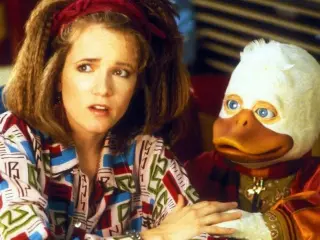 Howard el Pato junto a Lea Thompson