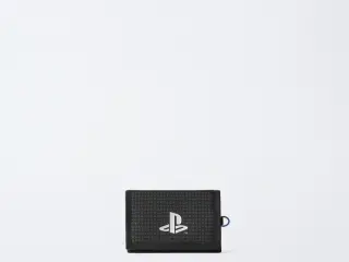 Zara lanza una línea de complementos PlayStation con bolsos, carteras y zapatillas