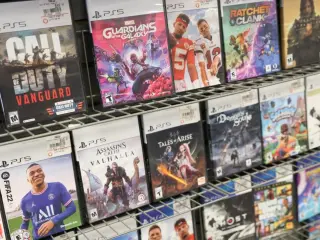 Juegos físicos de PS5 en las tiendas