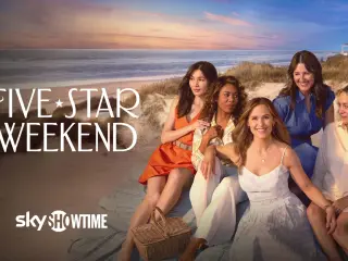 THE FIVE STAR WEEKEND -- Pictured: (l-r)  Gemma Chan as Gigi, Jennifer Garner as Hollis (Photo by: Greg Gayne/PEACOCK)