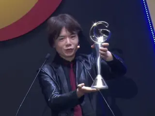 Masahiro Sakurai con el Game Designers Award