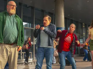 Stuart no consigue salvar el universo