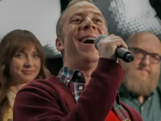 Stuart no consigue salvar el universo