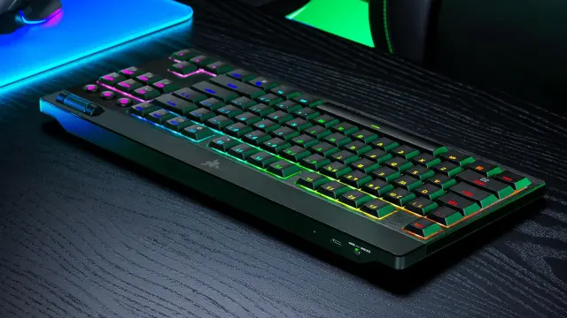 Razer Blackwidow V4 Low-Profile Tenkeyless Hyperspeed Wireless