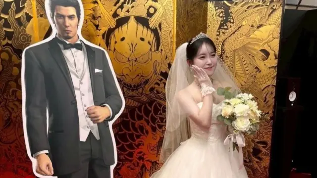 La imagen que ha dado la vuelta al mundo: una mujer se casa con Kazuma Kiryu