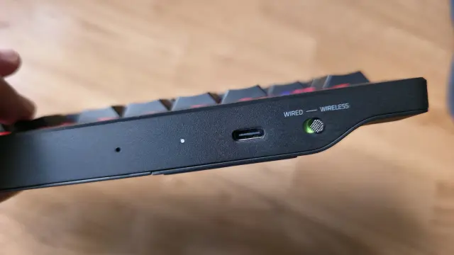 Razer Blackwidow V4 Low-Profile Tenkeyless Hyperspeed Wireless