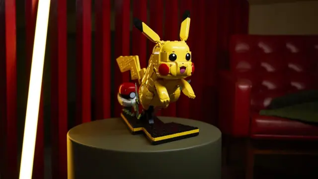 Pikachu con la Poké Ball es el primero de los tres sets de LEGO Pokémon que ya se pueden reservar