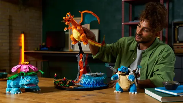 Los tres iniciales de Kanto se unen en este impresionante set de LEGO Pokémon