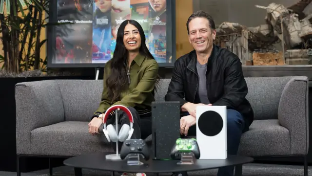 Asha Sharma y Phil Spencer