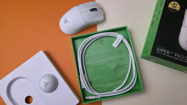 Razer Viper V4 Pro unboxing